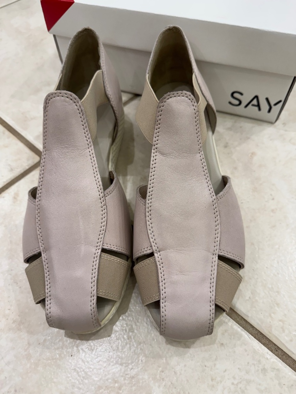 Saydo Timeless ivory leather comfort wedge sandals size 11 NIB